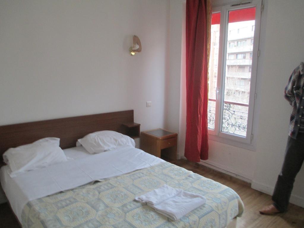 Central Hotel パリ 部屋 写真