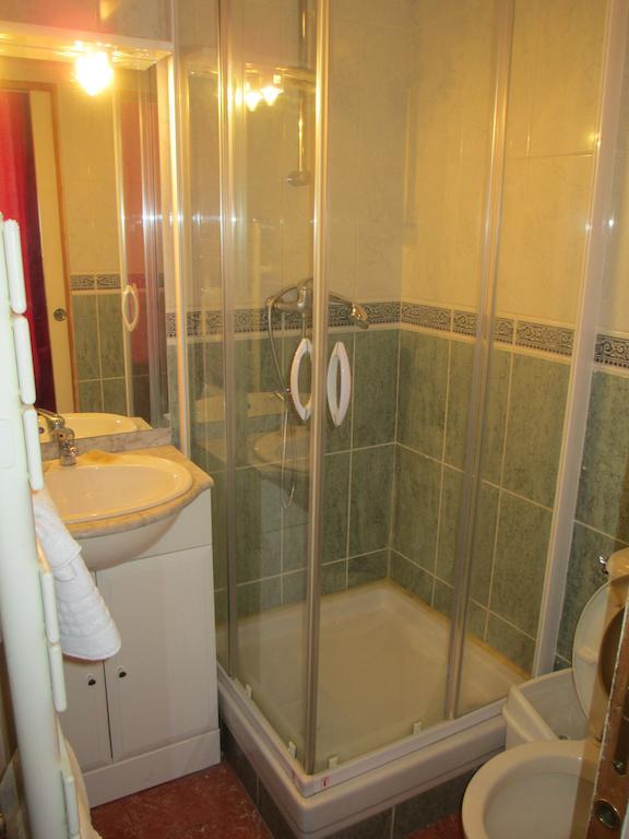 Central Hotel パリ 部屋 写真